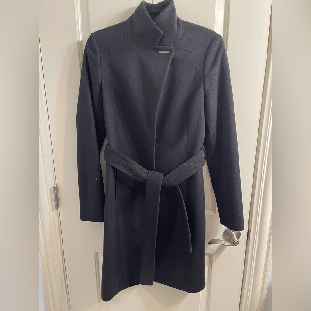 Stunning like new Hugo Boss belted 100% virgin wool trench coat